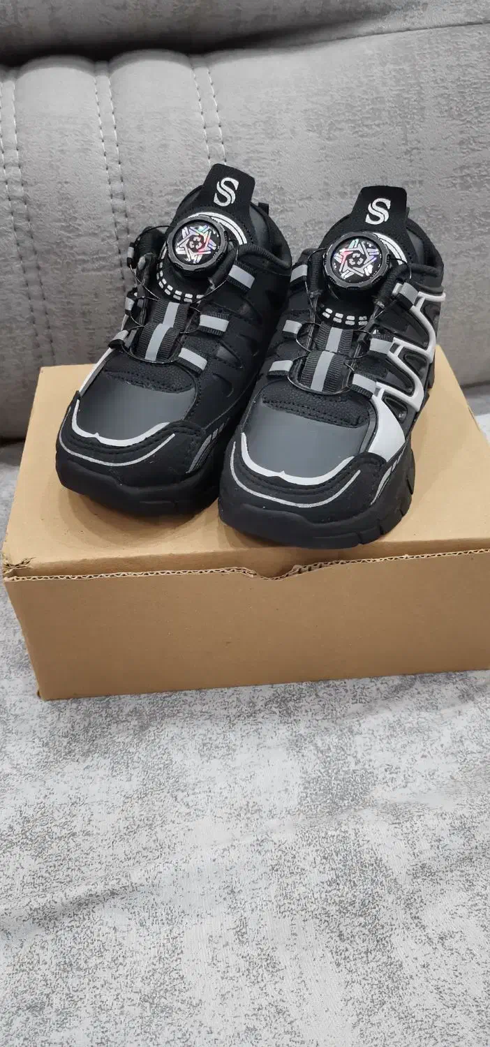 کفش اسپورت بچگانه سایز 27|کفش و لباس بچه|کاشمر, |دیوار