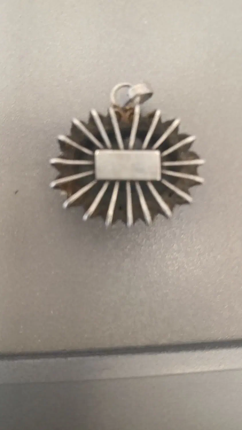 یک پلاک قدیمی|جواهرات|شیراز, فرودگاه شهید دستغیب شیراز|دیوار