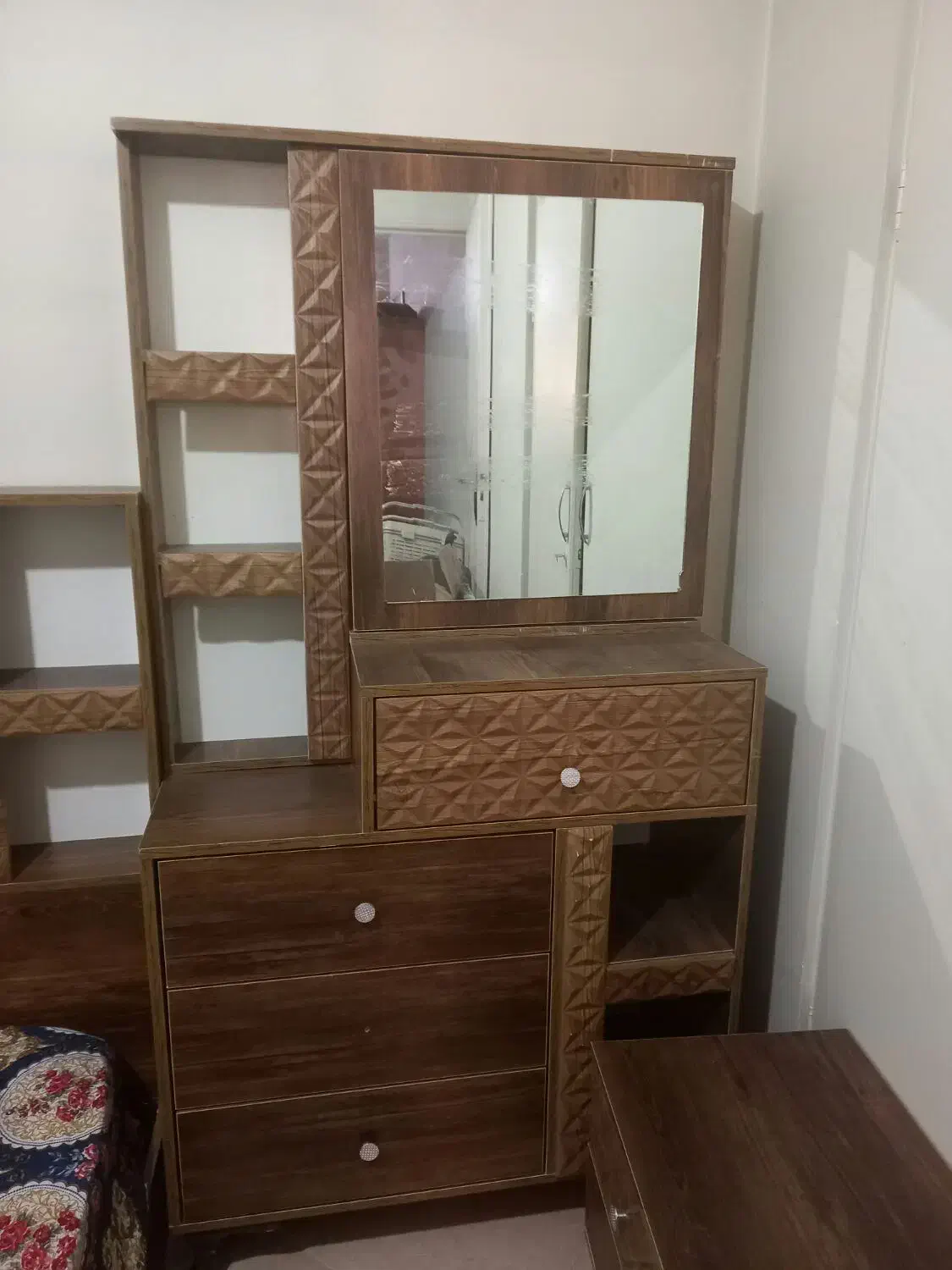 *سرویس خواب کامل بسیار نو و تمیز *|تخت و سرویس خواب|بومهن, |دیوار