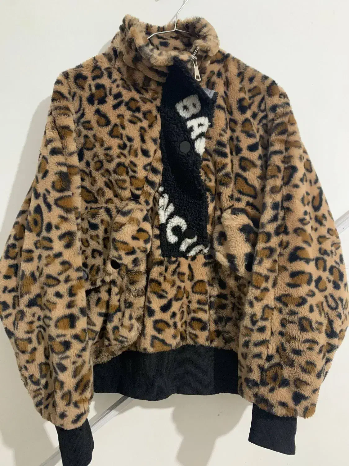 زمستونی|لباس|هشتگرد, شهرک پامچال|دیوار