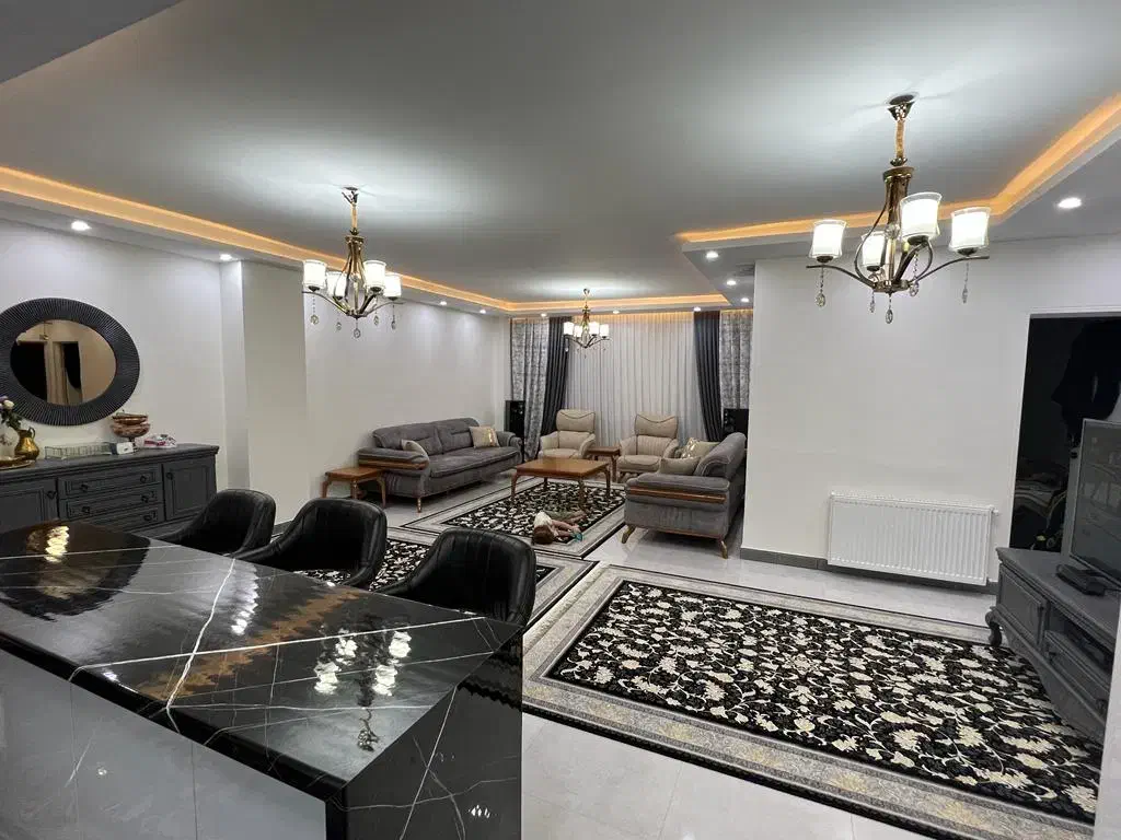 ۸۳ متر فول شیک ده ساله