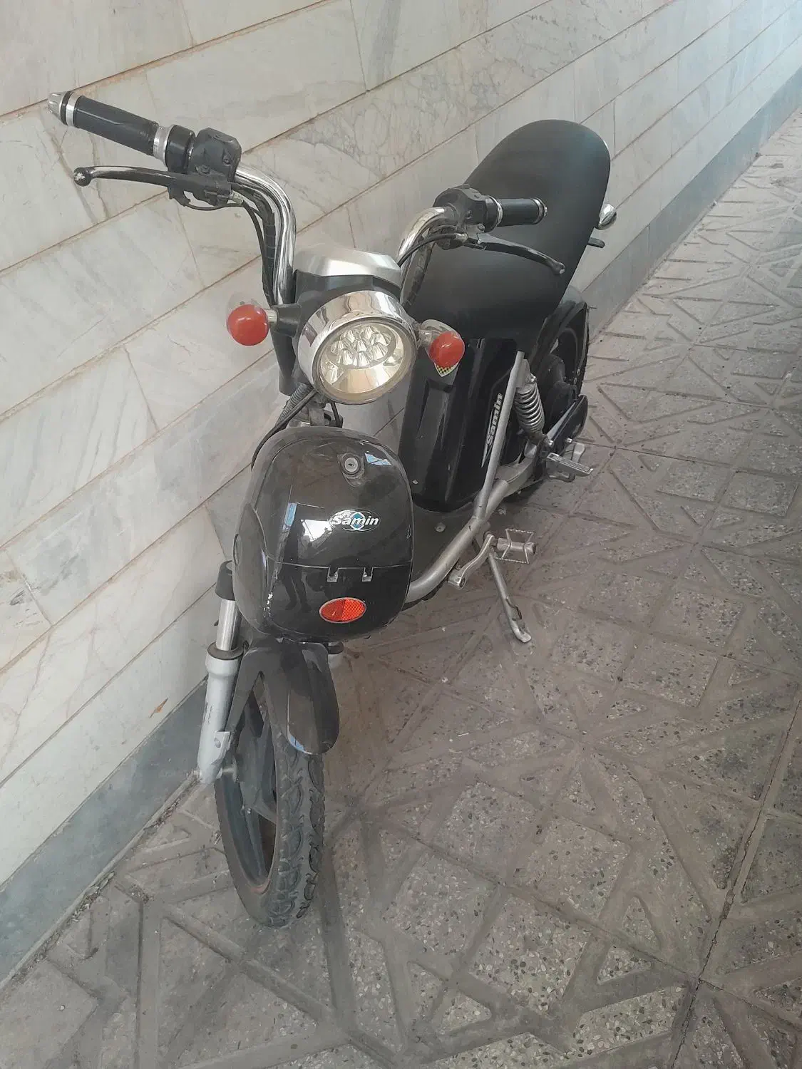 موتور برقی ثمین|موتورسیکلت|اندیشه, اندیشه فاز ۳|دیوار