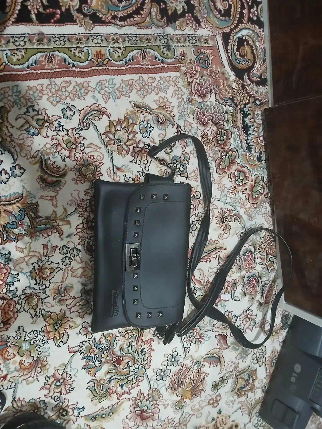 کیف|کیف، کفش، کمربند|نهاوند, |دیوار