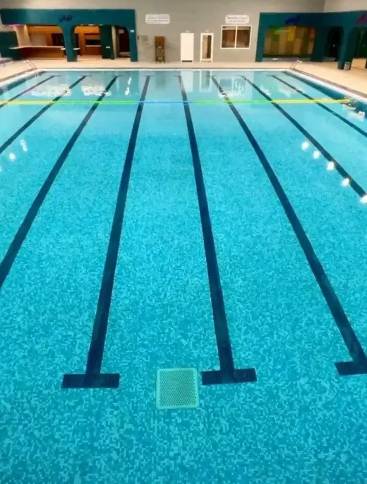 ناجی مرد از خمینی شهرو درچه بابت استخر شیخ بهایی|استخدام آموزشی|خمینیشهر, |دیوار