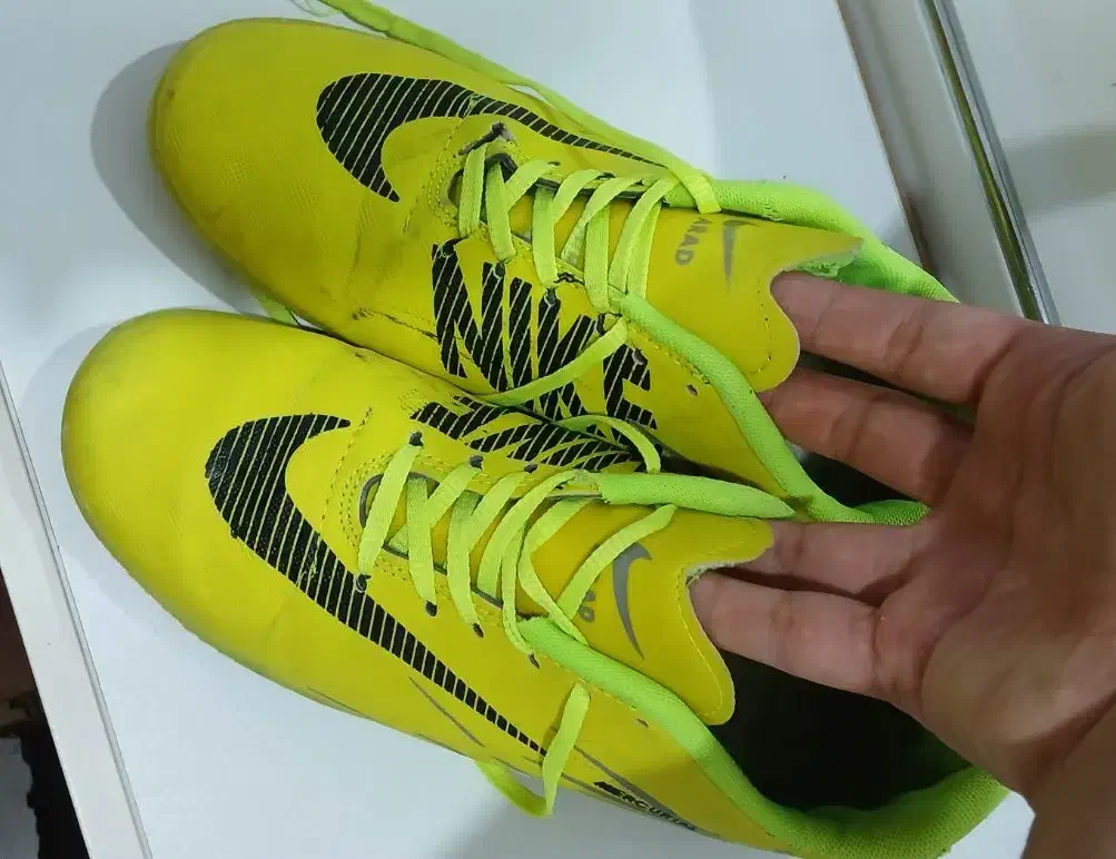 فوتبال و والیبال کفش|کیف، کفش، کمربند|ارومیه, |دیوار