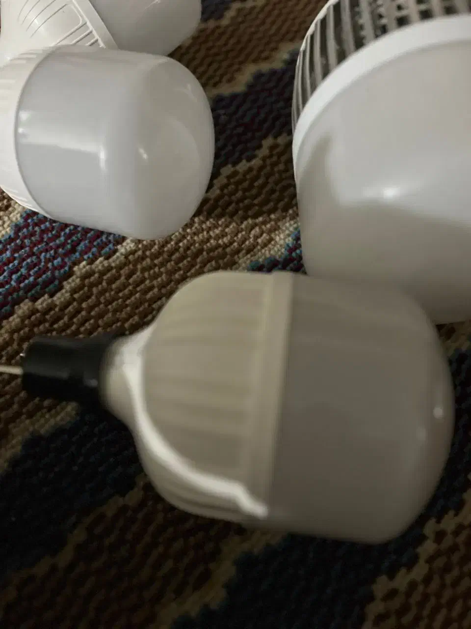 تعدادی لامپ بزرگ و کوچک مهتابی اعلا|لامپ و چراغ|اسکو, |دیوار