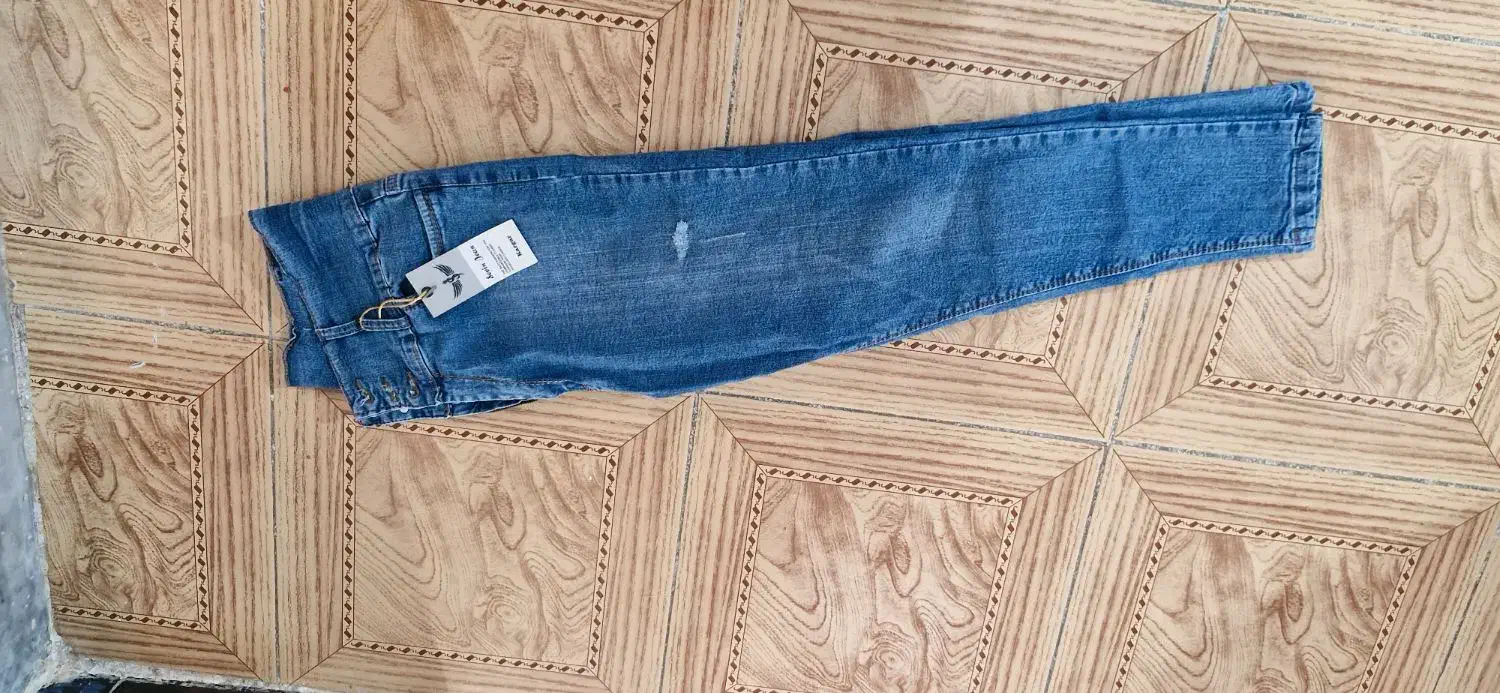 مقداری لباس و وسیله ی منزل|لباس|شوشتر, |دیوار