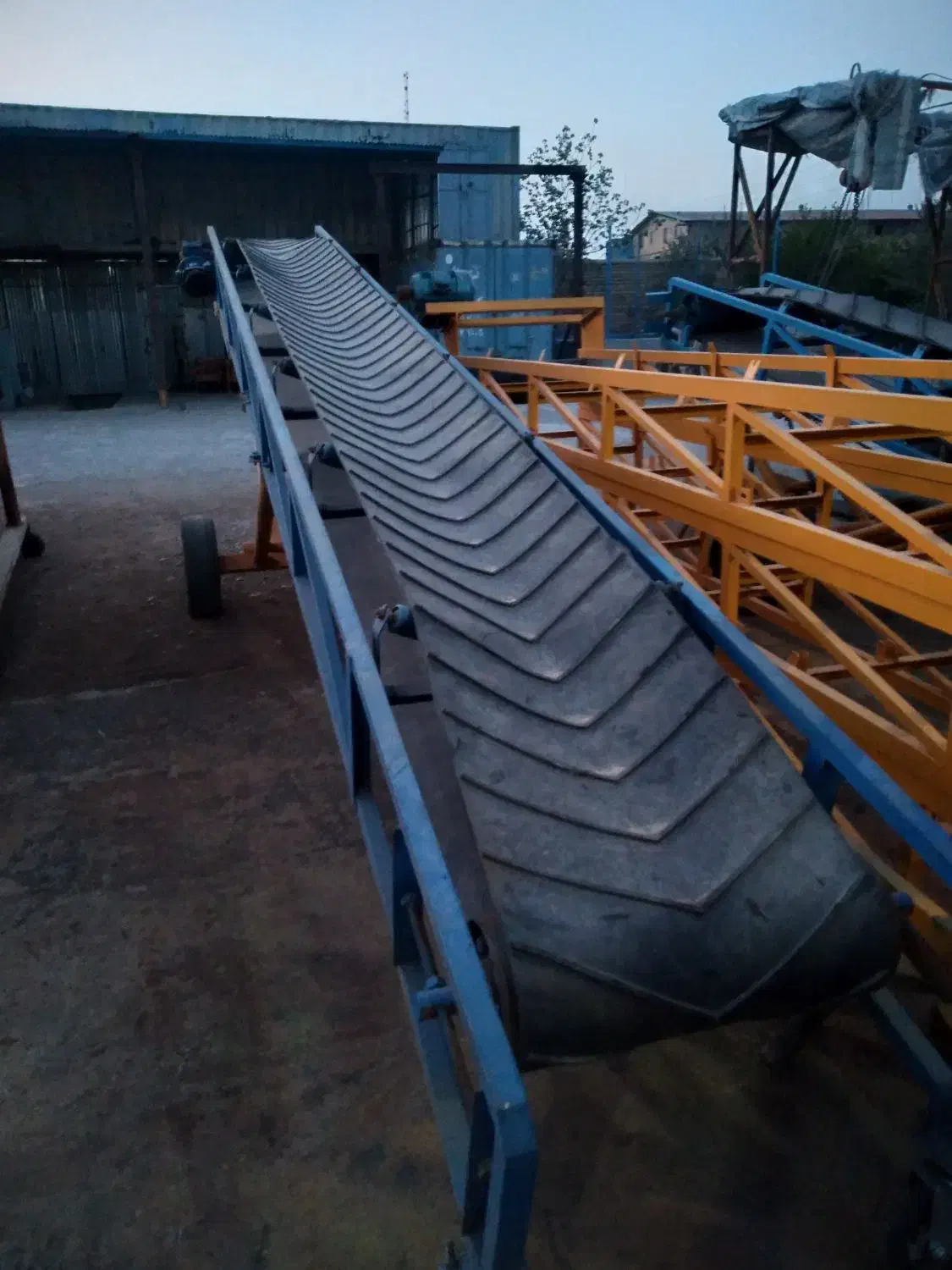 کانوایر|ماشین‌آلات صنعتی|رباط‌کریم, رباط‌کریم|دیوار