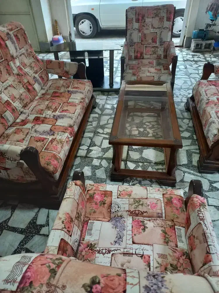 مبل ۷ نفره چوب نراد روکش نو|مبلمان خانگی و میز عسلی|لنگرود, |دیوار