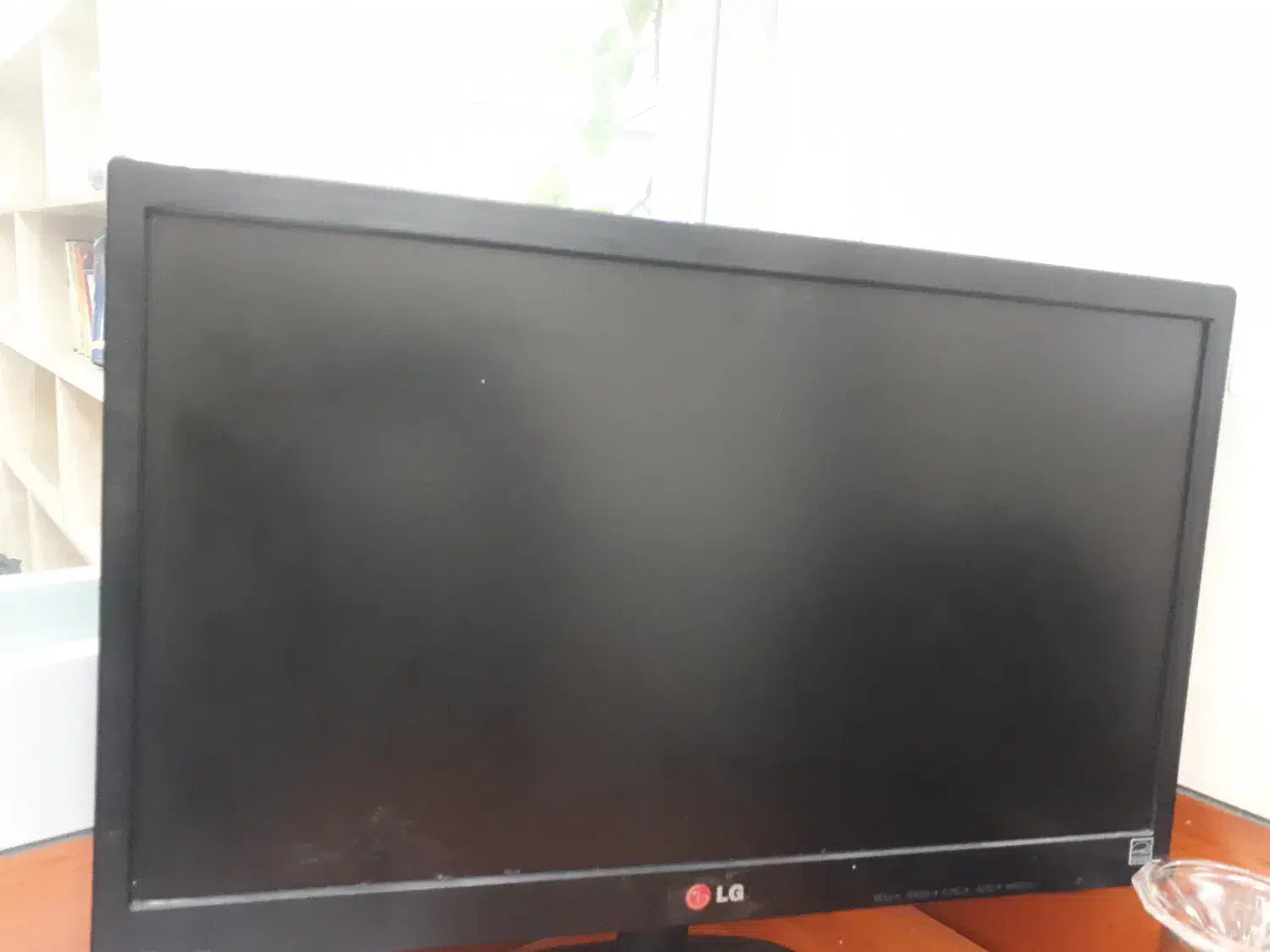 مانیتور ال جی ۲۲ اینچ|رایانه رومیزی|قم, زاویه|دیوار