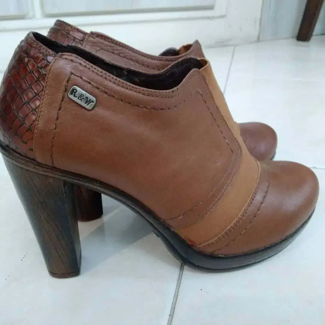 کاپشن گرم، کیف و کفش شیک و نو|کیف، کفش، کمربند|رشت, معلم|دیوار