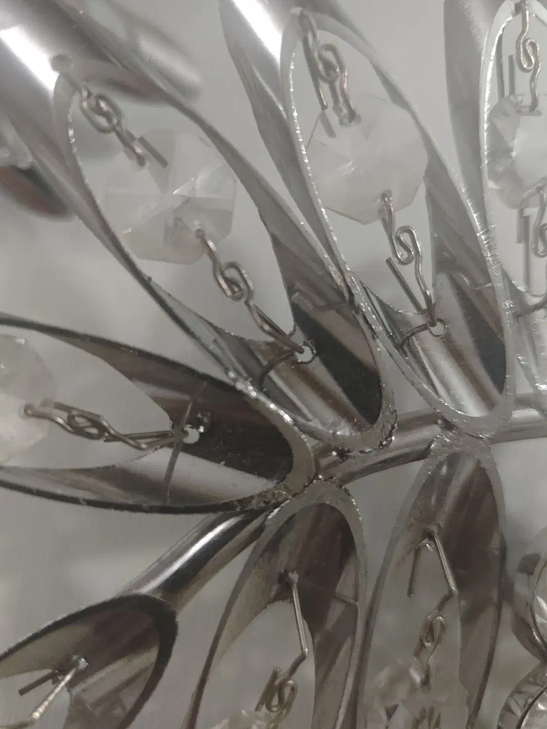 مقداری لوستر دیواری و سقفی و هالوژن|لوستر و چراغ آویز|شیراز, قدوسی شرقی|دیوار