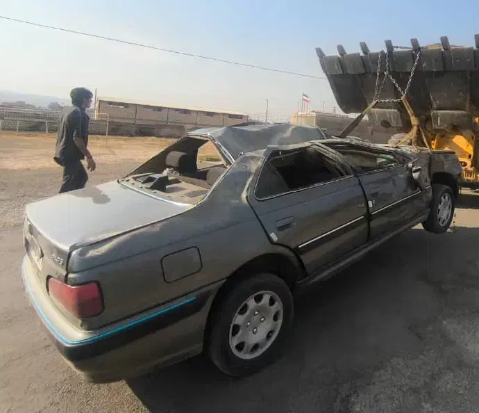 پارس ۹۸ تصادفی  بدون رنگ بوده قبلا معاوضه با پراید|خودرو سواری و وانت|ایلام, |دیوار