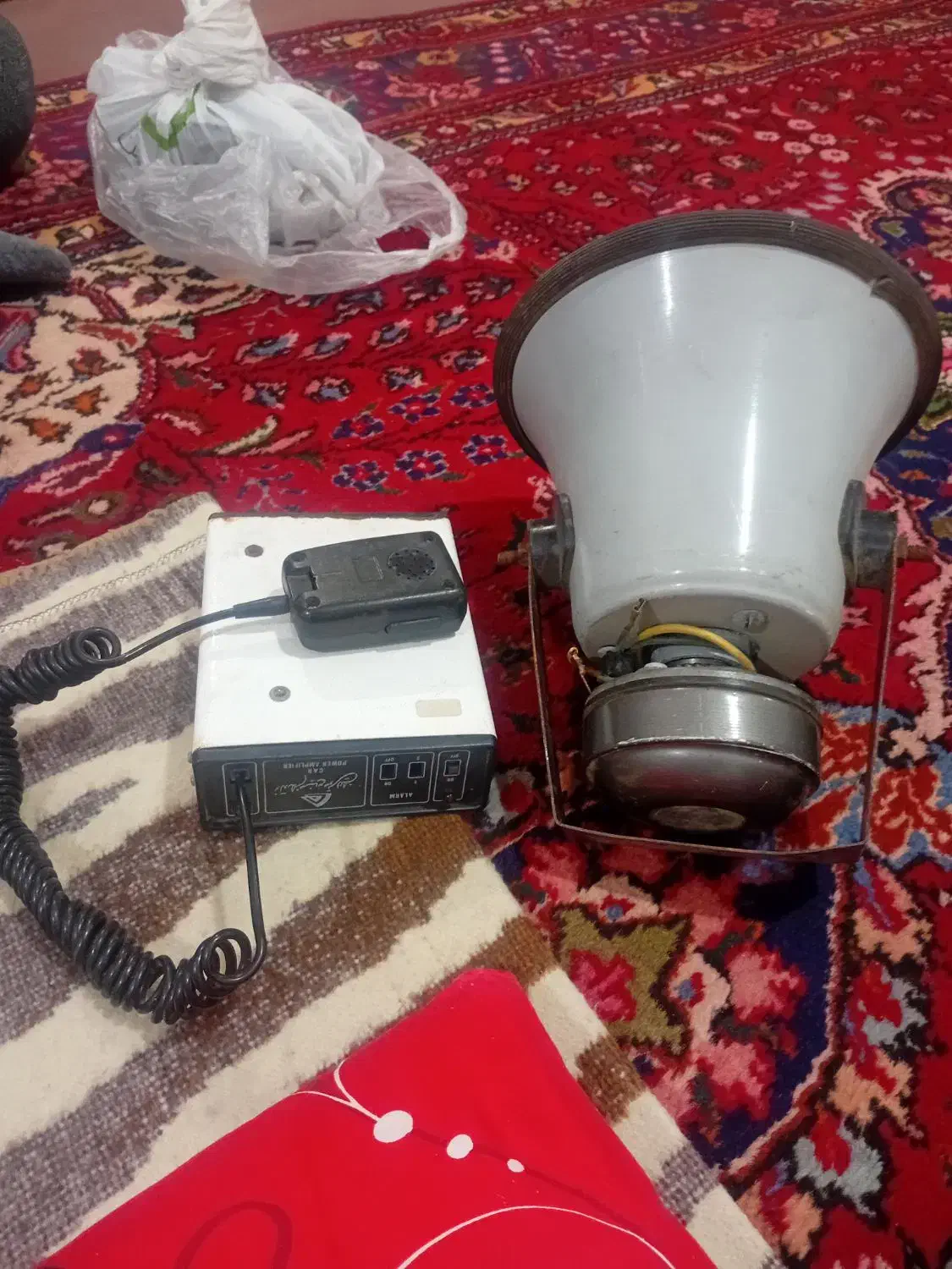 بلندگو|صوتی و تصویری|نوشین شهر, |دیوار