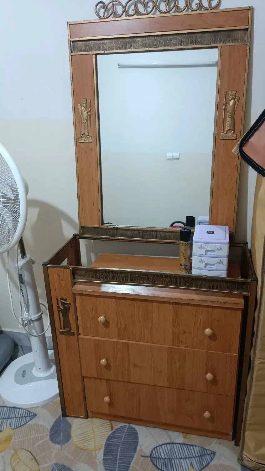 دراور اینه وپاتختی|جاکفشی، کمد، دراور|بمپور, |دیوار