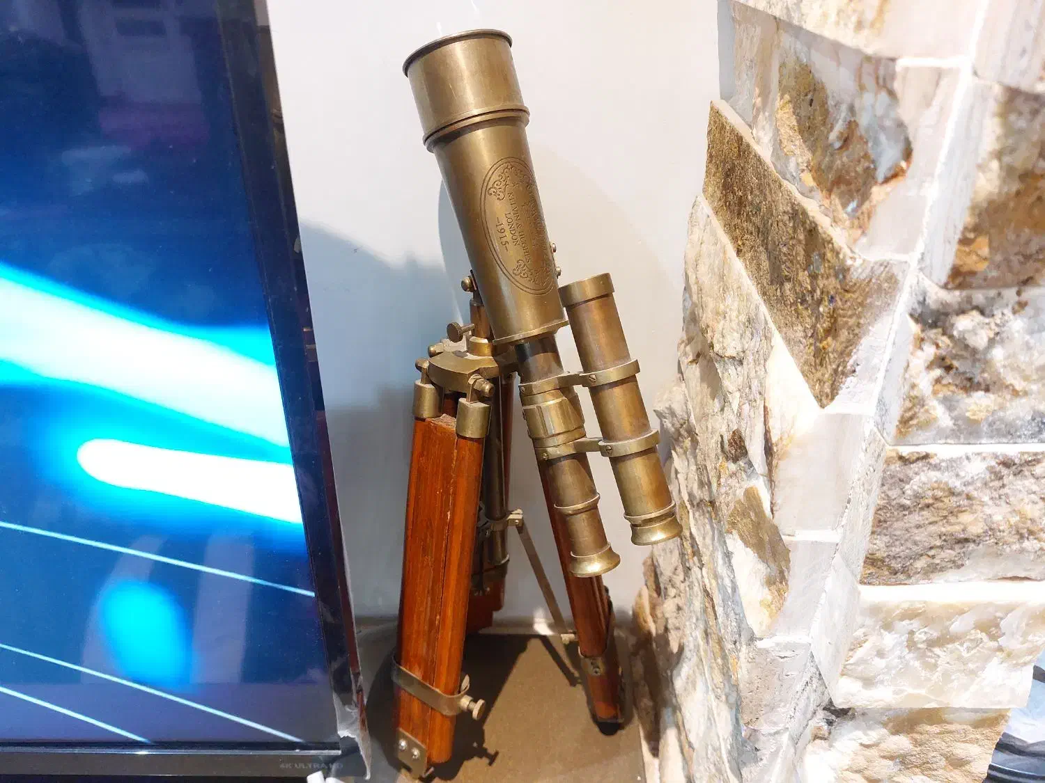 گلگسیونی|کلکسیون اشیاء عتیقه|میاندوآب, |دیوار