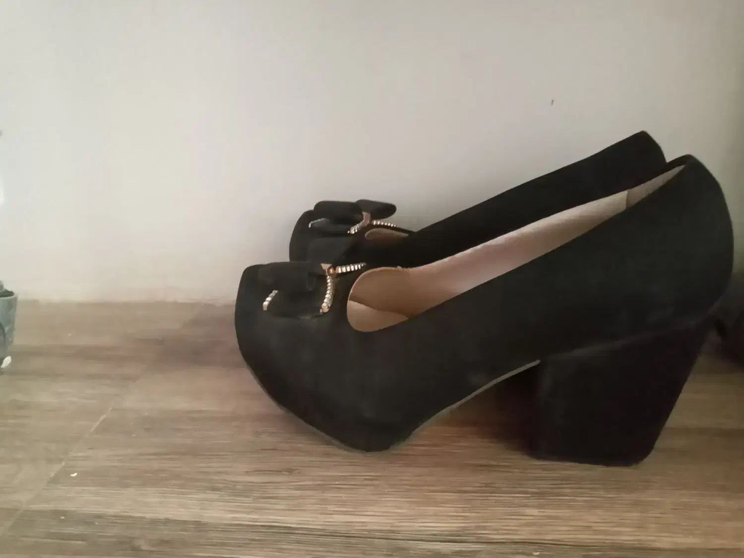 کفش|کیف، کفش، کمربند|بجنورد, |دیوار