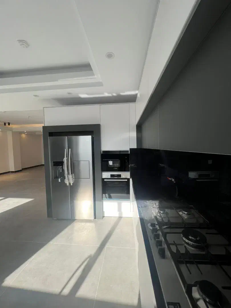 ۲۰۰      /      مـدرن     /  کلیدنخورده