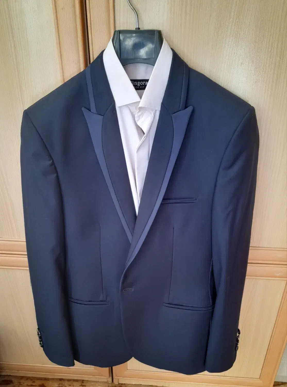 کت وشلوار مجلسی|لباس|رباطکریم, رباطکریم|دیوار