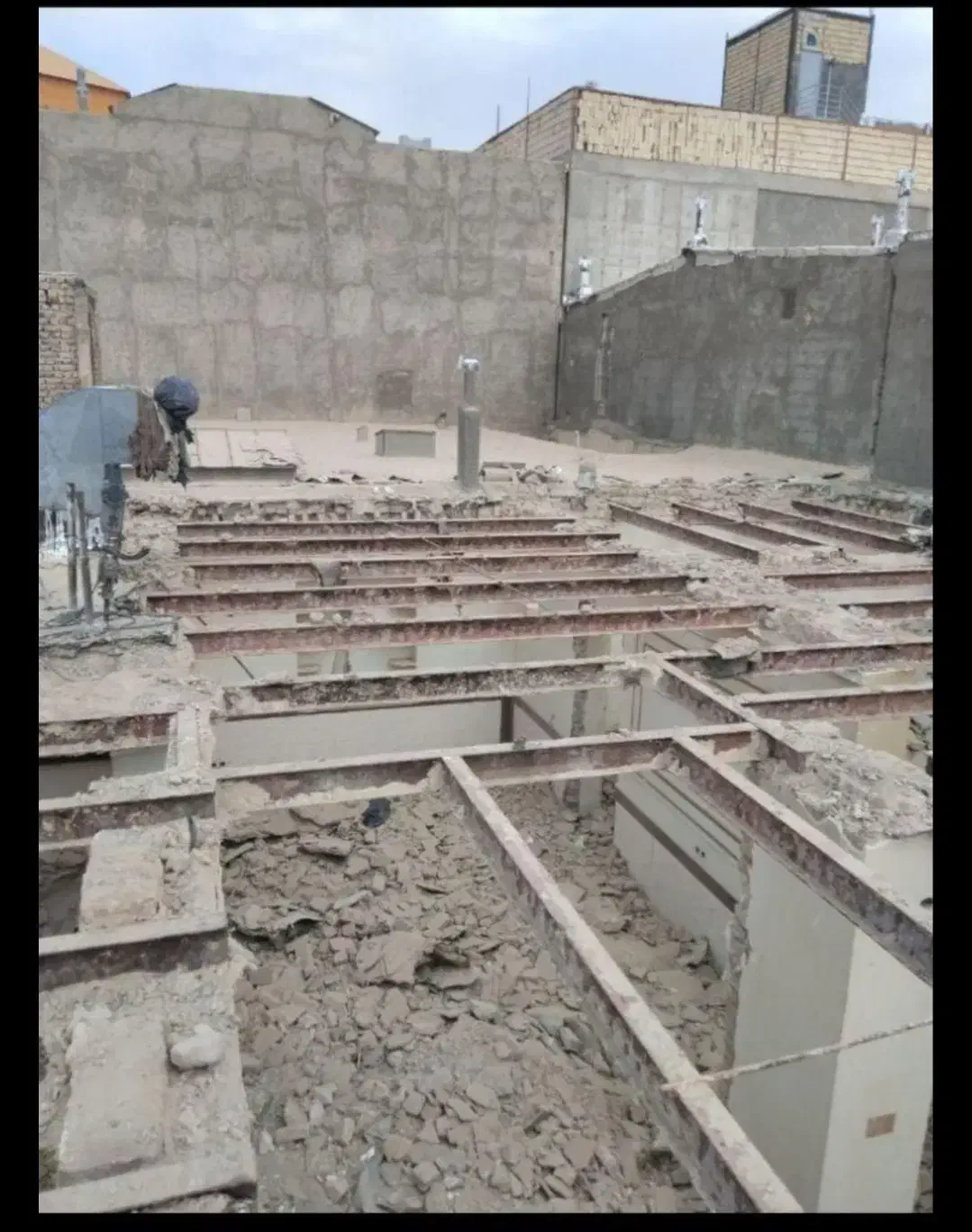 تخریب انواع ساختمان وانبار|خدمات پیشه و مهارت|گنبد کاووس, |دیوار