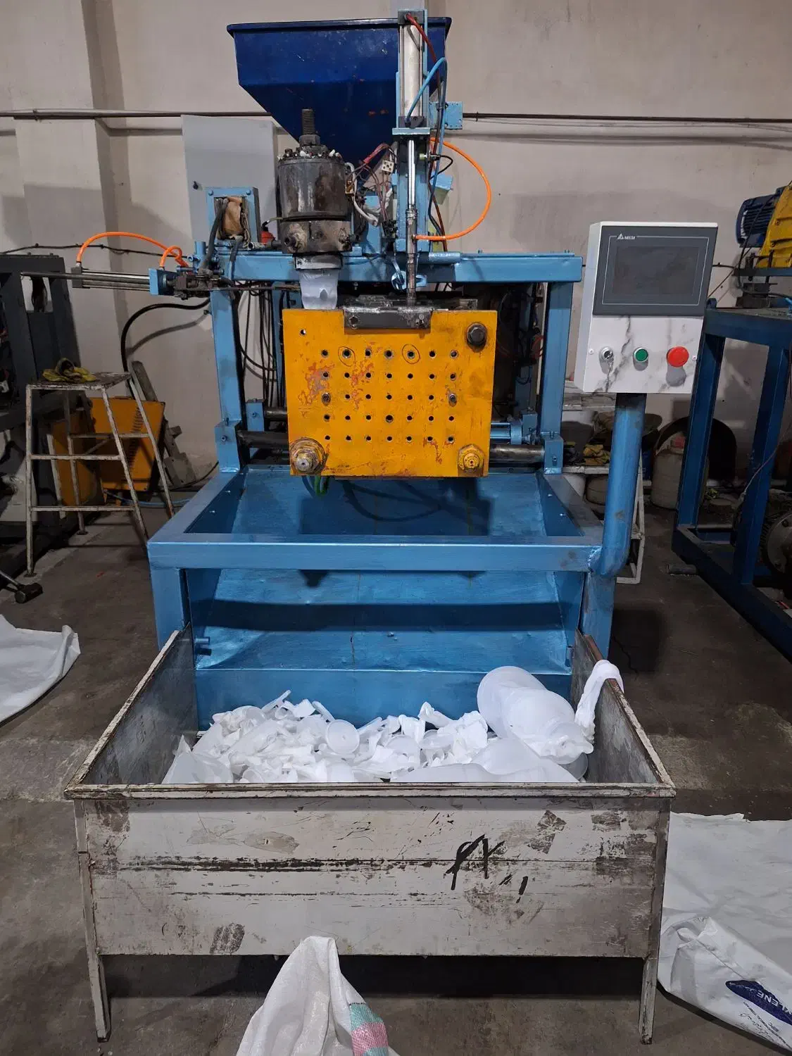 دستگاه تزریق پلاستیک بادی ۴لیتری|ماشین‌آلات صنعتی|سنندج, |دیوار