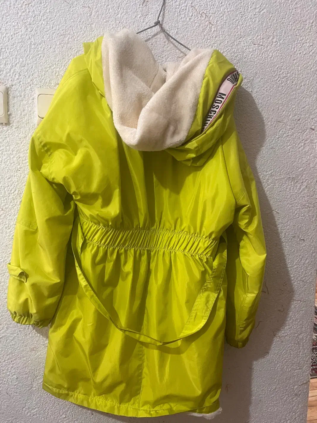 پالتو داخل خزدار|لباس|ساری, |دیوار