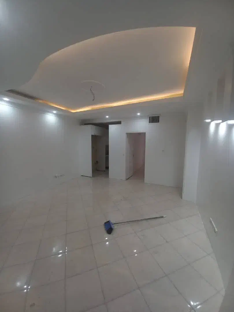 ۶۲متر آسانسور و انباری و بالکن رهن کامل