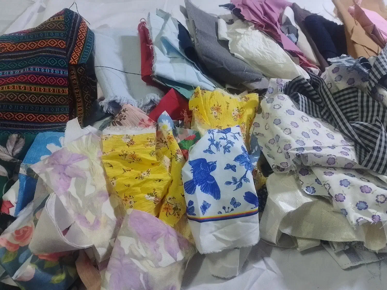 تیکه‌ پارچه‌های رنگارنگ مخصوص کارهای هنری|لوازم خیاطی و بافتنی|اسلام‌شهر, شهرک مفیدی|دیوار