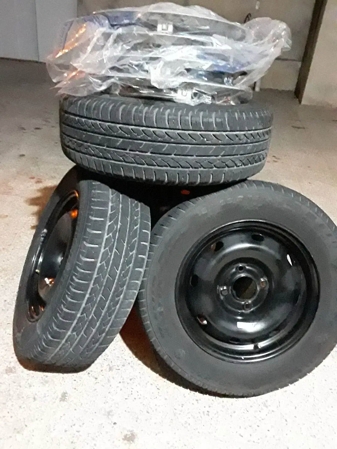 فچهار حلقه رینگ 14 فابریک با لاستیک پژو و قالپاق|قطعات یدکی و لوازم جانبی|دهلران, |دیوار