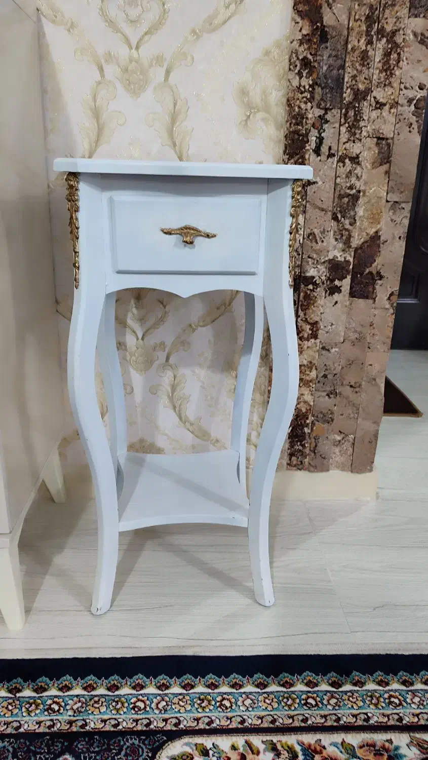 میز کنار سالنی و میز تلفن کاملاً سالم و نو|میز تلفن|اسدآباد, |دیوار