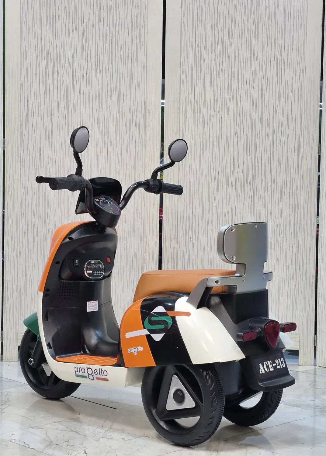 ماشین شارژی موتورشارژی وسپاپاکشتی صندلی چرمی|اسباب‌‌بازی|تهران, پرستار|دیوار