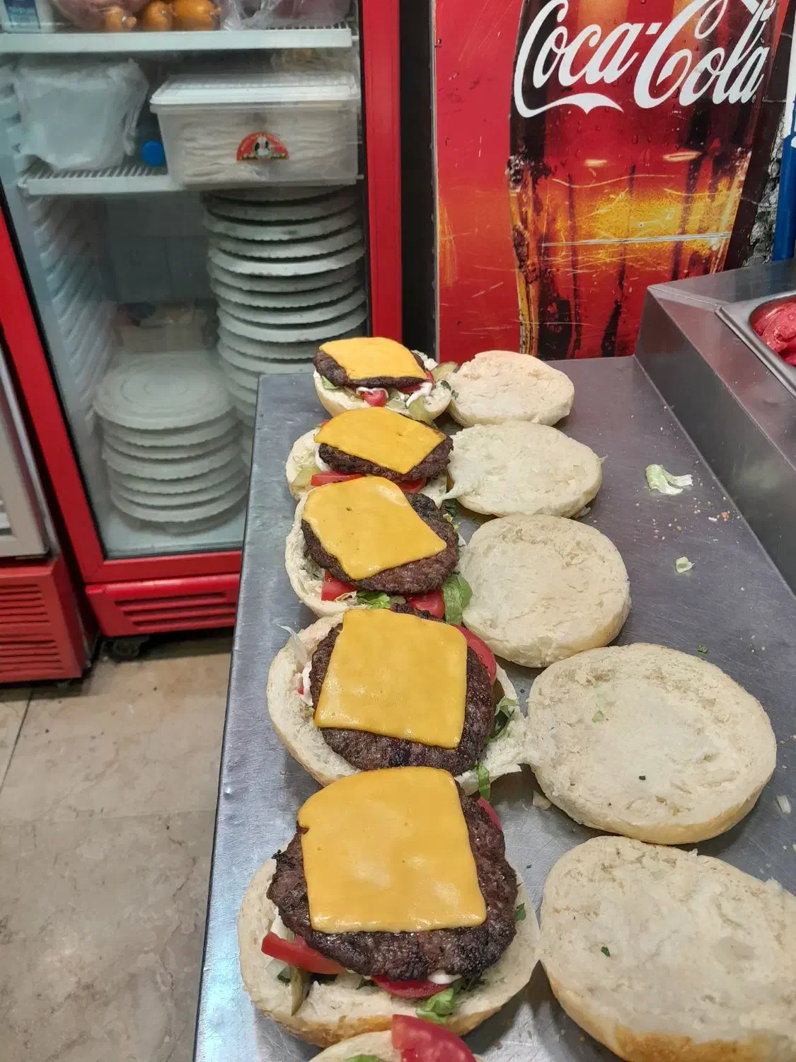 با سلام یک نفر نیرو نیمه ماهر|استخدام خدمات فروشگاه و رستوران|تربت‌حیدریه, طالقانی|دیوار