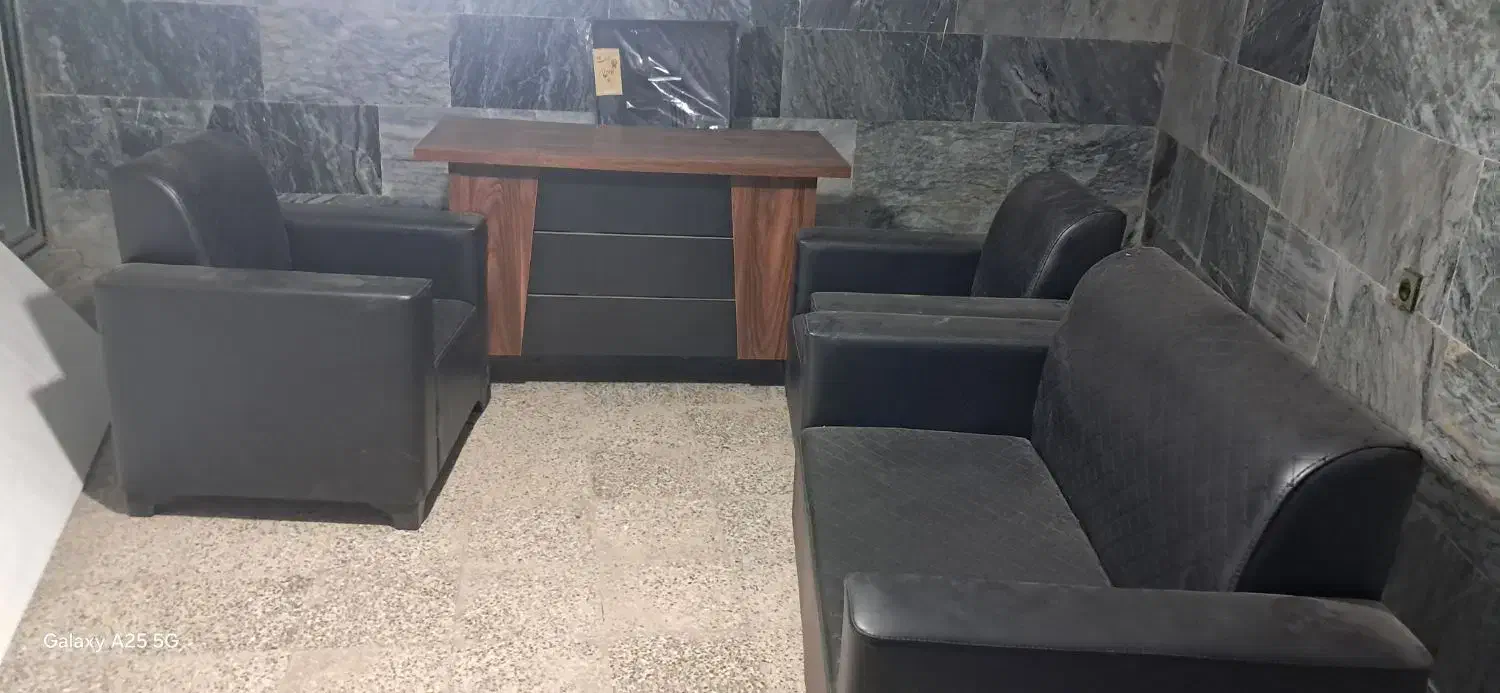 یک دست مبلمان اداری با صندلی چرخدار و عسلی|مبلمان اداری|کوهدشت, |دیوار