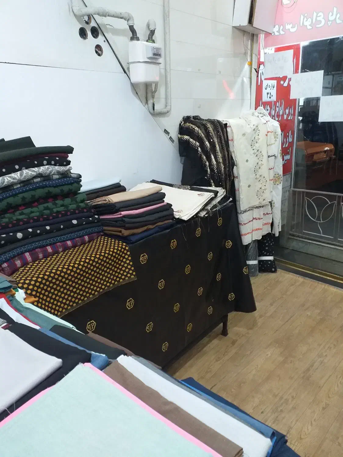 پارچه فروشی ابریشم|لباس|مرند, |دیوار