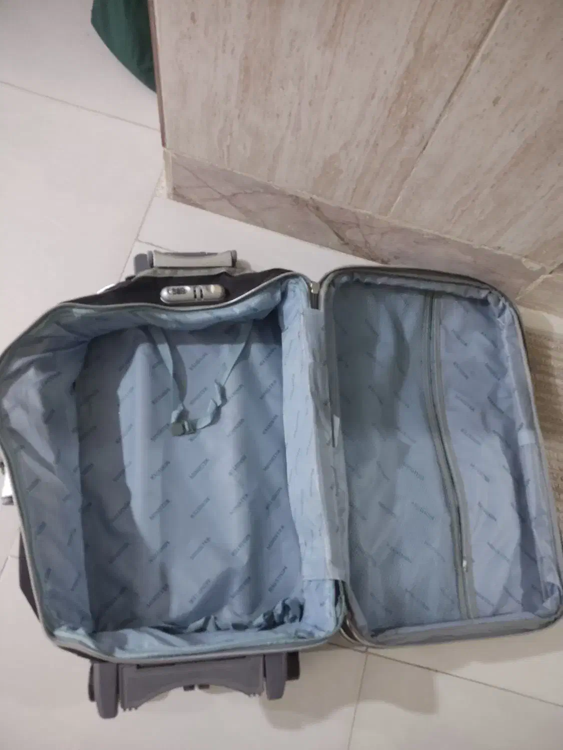 چمدان|کیف، کفش، کمربند|مشهد, تبادکان|دیوار