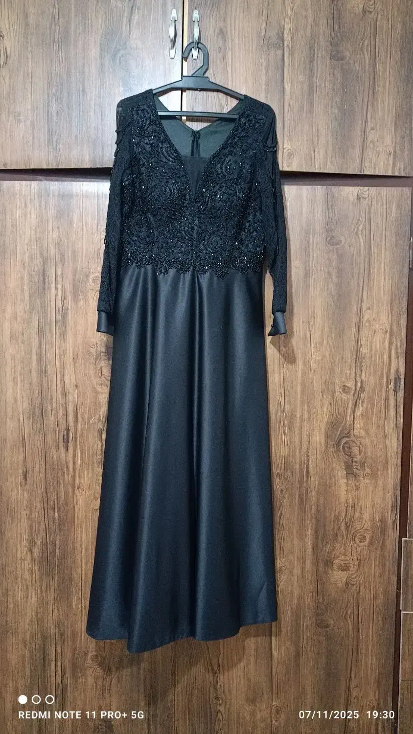 لباس مجلسی|لباس|زرندیه, |دیوار