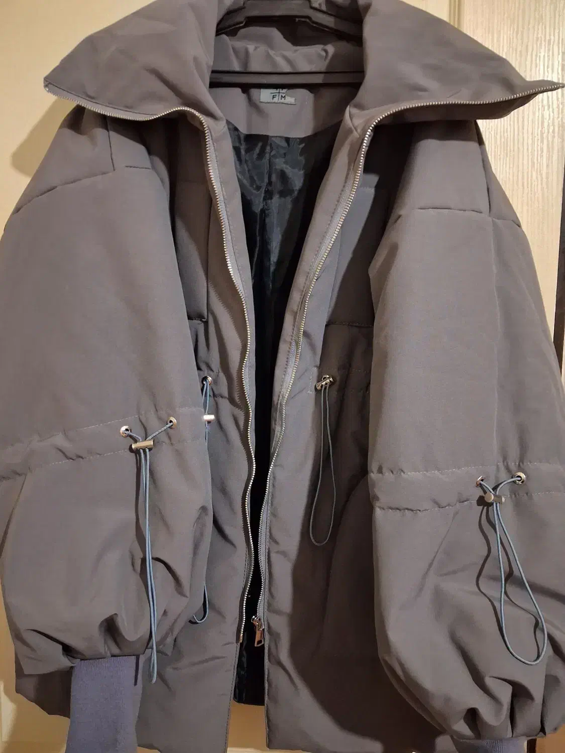 کاپشن|لباس|اهر, |دیوار