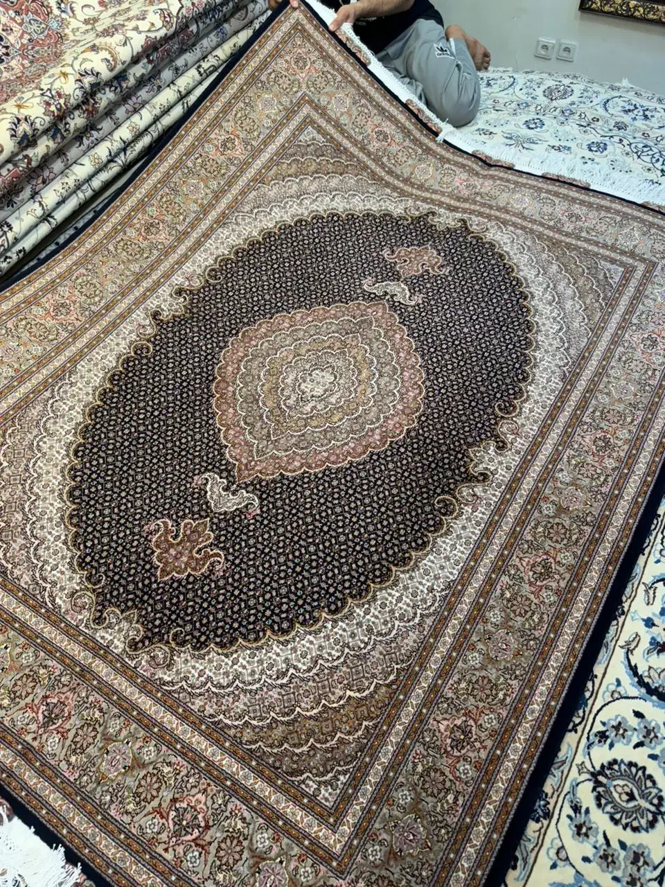فرش دستبافت ماهی تبریز بهترین قیمت (نقد و اقساط)|فرش|تهران, شکوفه|دیوار