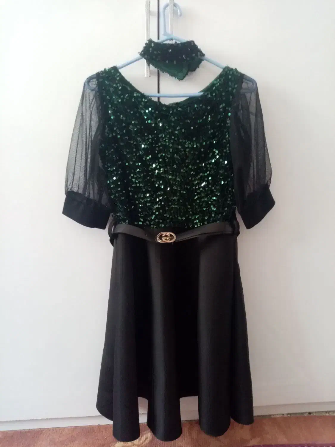 لباس مجلسی درحد نو|لباس|تربتحیدریه, منظر|دیوار