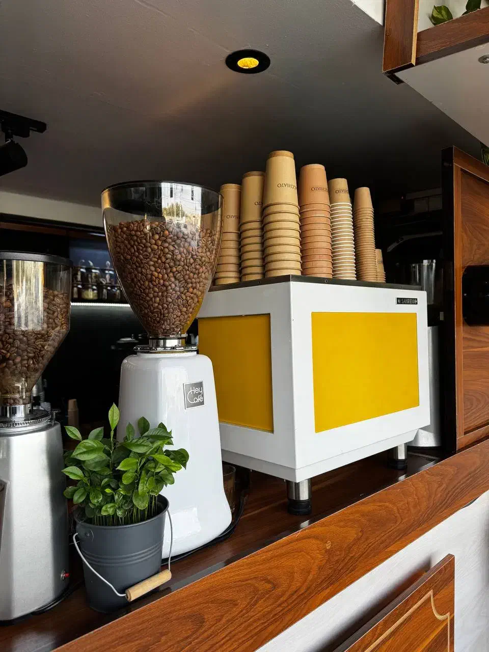 استخدام باریستا و نیروی کافه|استخدام خدمات فروشگاه و رستوران|هشتگرد, مدرس|دیوار