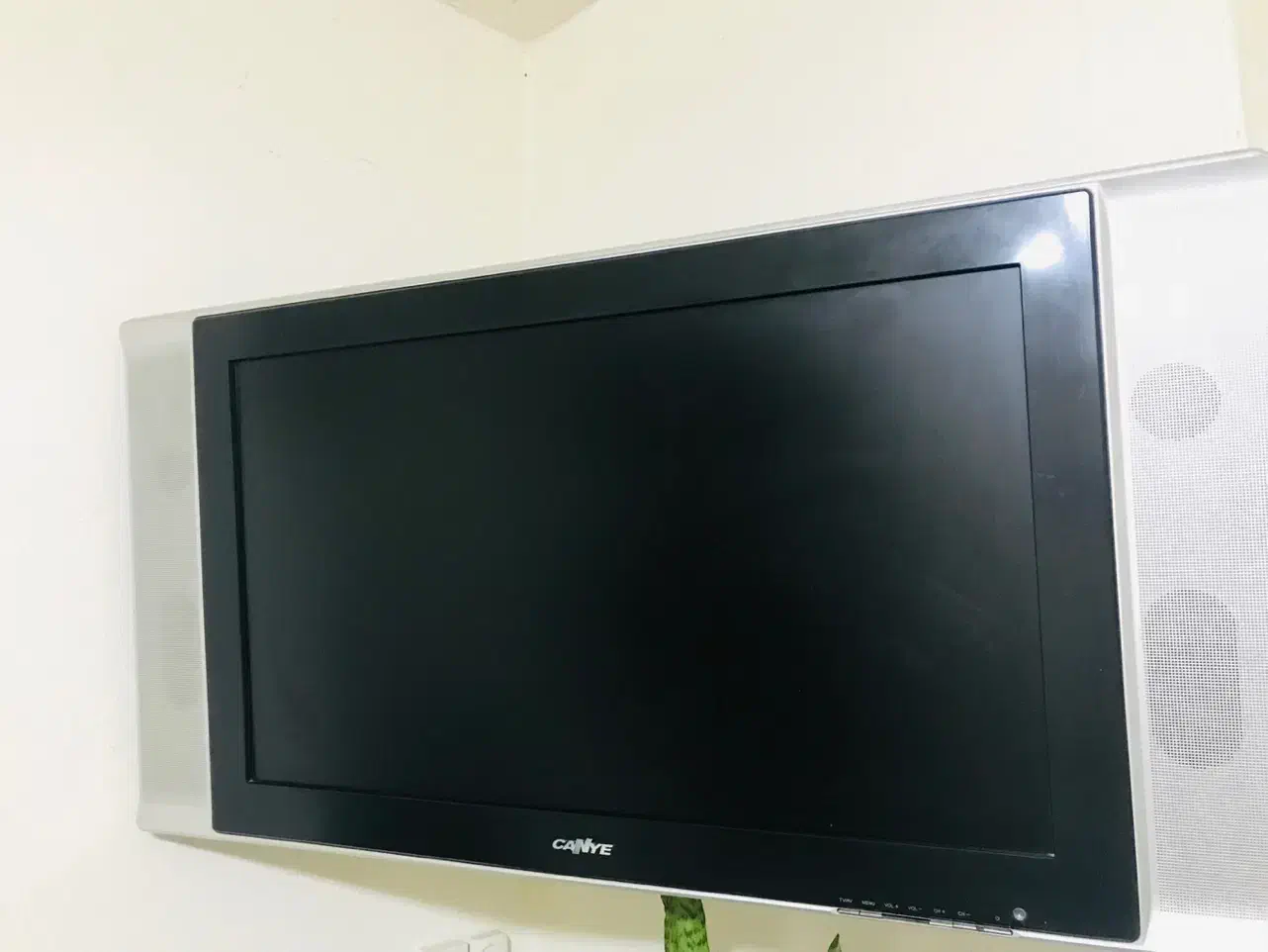 تلویزیون lcd۳۲اینچسالم|تلویزیون و پروژکتور|مراغه, |دیوار