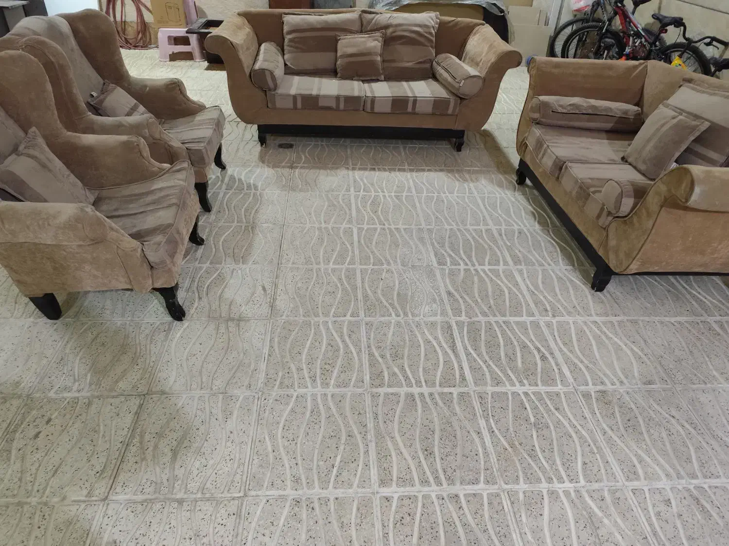 راحتی ۷نفره|مبلمان خانگی و میز عسلی|برخوار, |دیوار