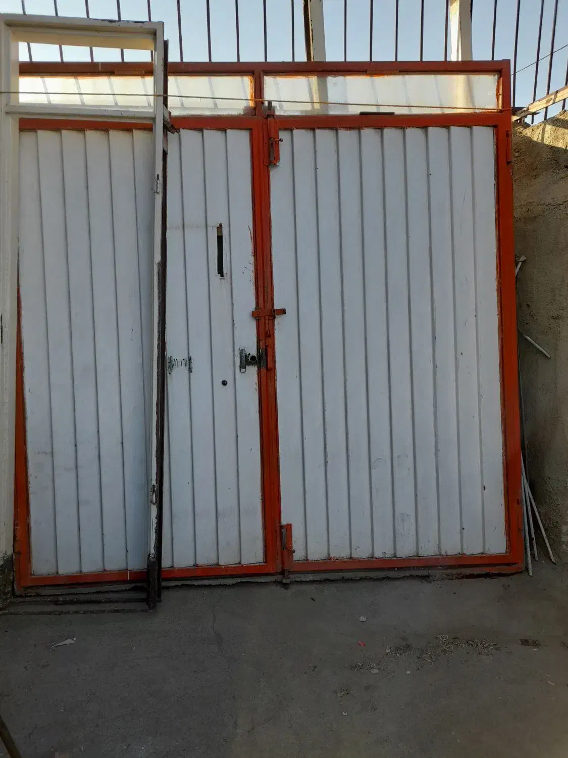 درب ماشین رو ، درب انباری ، پنجره و کلاف درب چوبی|مصالح و تجهیزات ساختمان|همدان, |دیوار