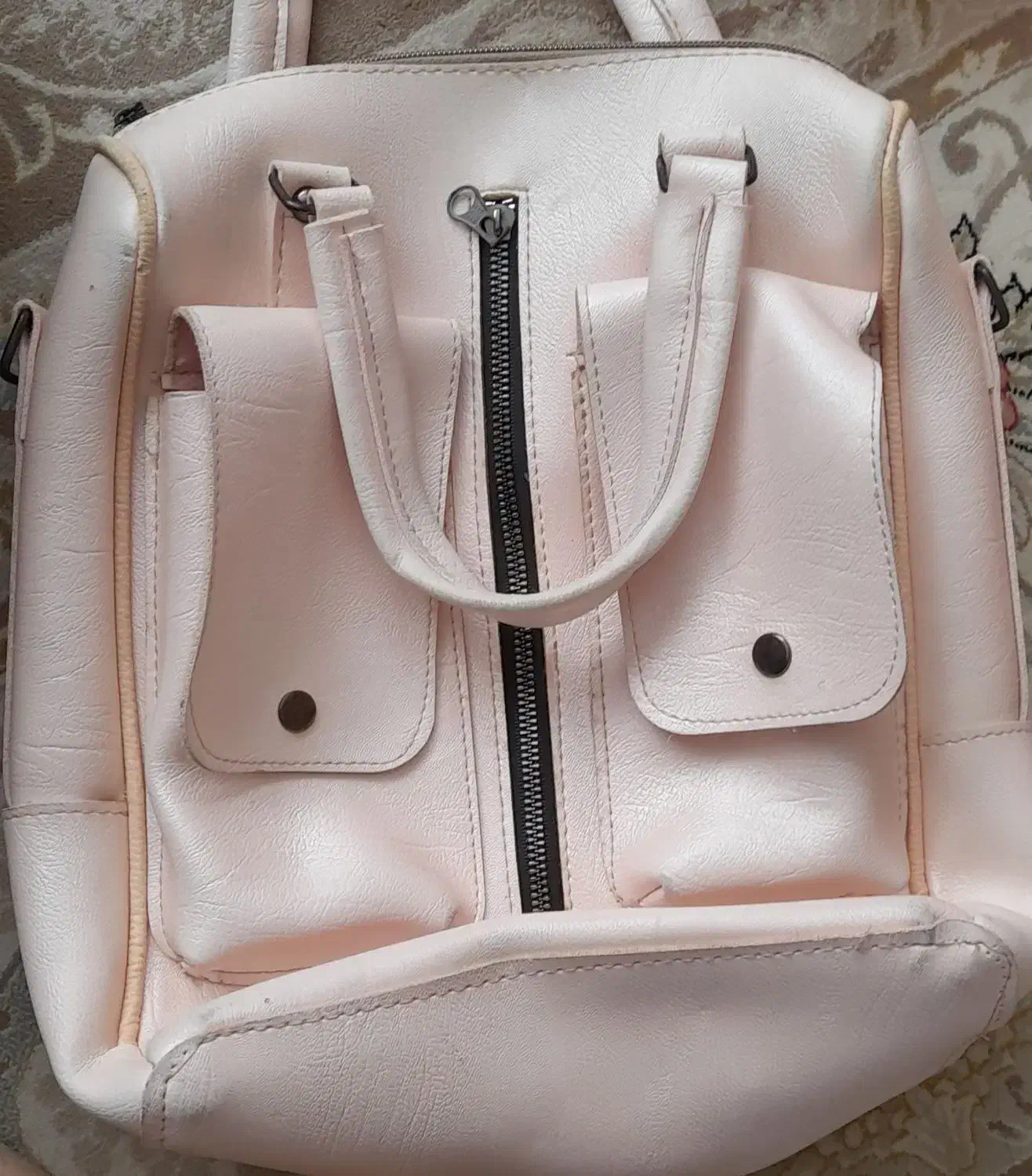 دو عدد کیف|کیف، کفش، کمربند|گلبهار, شهر جدید گلبهار|دیوار