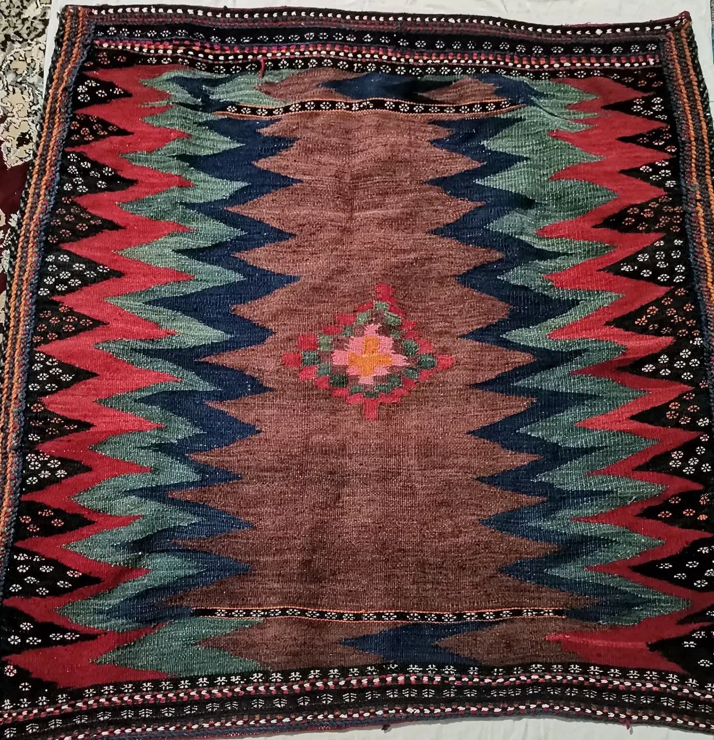 سفره دستباف قدیمی|گلیم، جاجیم، گبه|کرمان, |دیوار