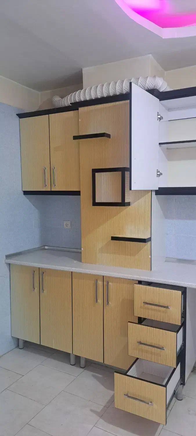 کابینت ام دی اف و سینک کاملا سالم و تمیز در حد نو|مصالح و تجهیزات ساختمان|پرند, فاز ۴|دیوار