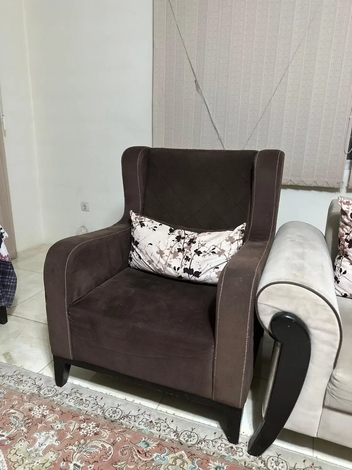 مبل|مبلمان خانگی و میز عسلی|صدرا-فارس, فاز ۱|دیوار