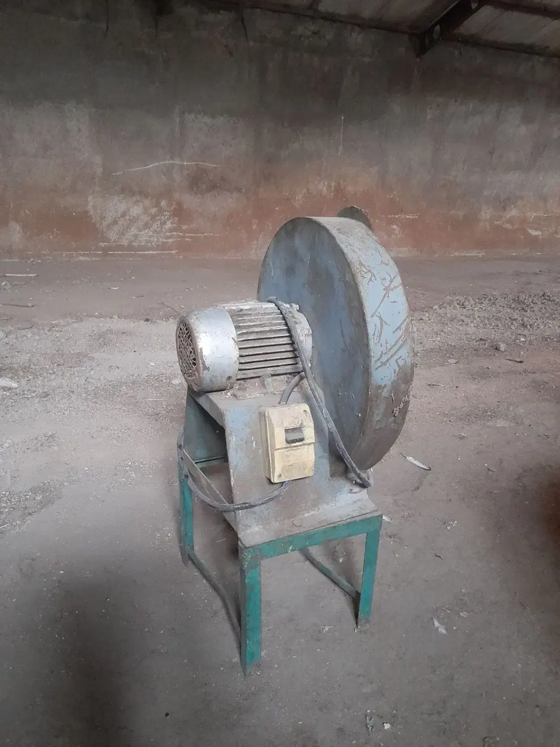 ۲ عدد علف خورد کن بزرگ و کوچک|ماشینآلات صنعتی|ویلکیج, |دیوار