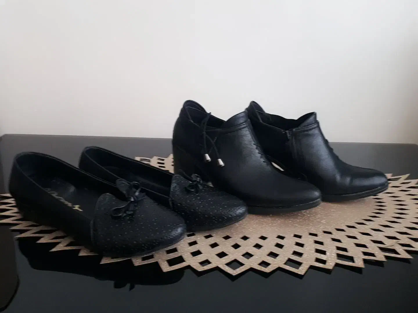 کفش|کیف، کفش، کمربند|خلخال, |دیوار