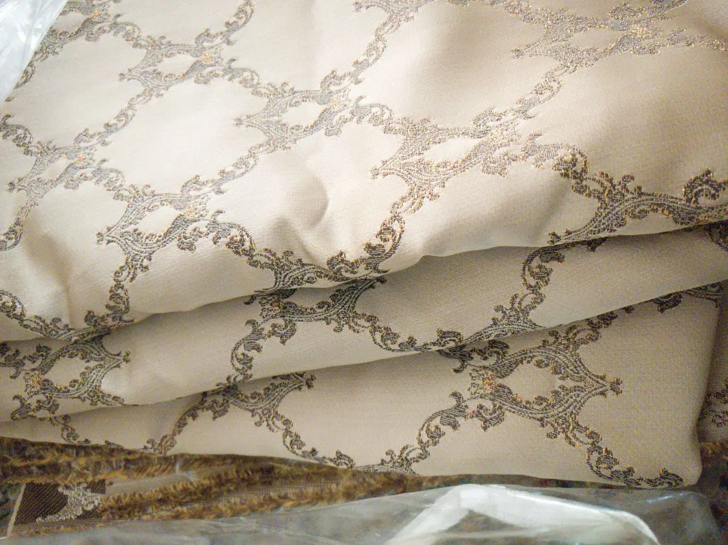 پارچه مبلی ساتن درجه 1|مبلمان خانگی و میز عسلی|اصفهان, جلالیه|دیوار